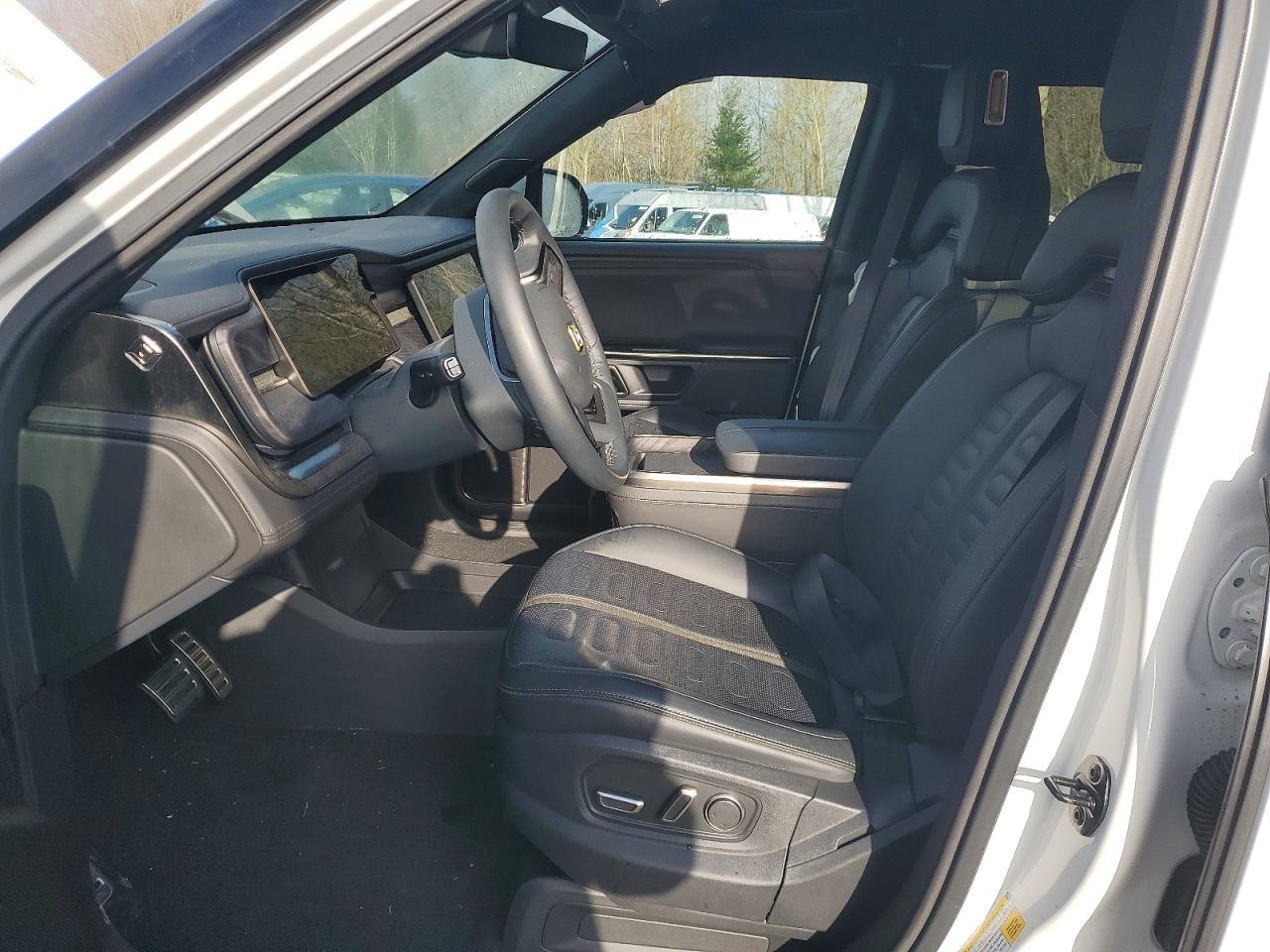 2023 Rivian R1S Adventure - Фото 7