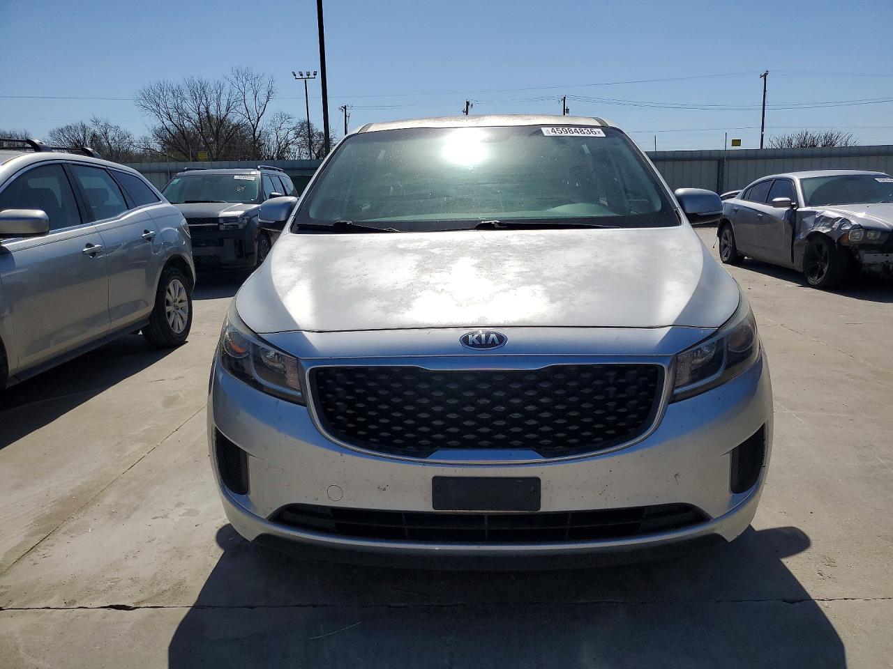 2017 Kia Sedona - Image 5