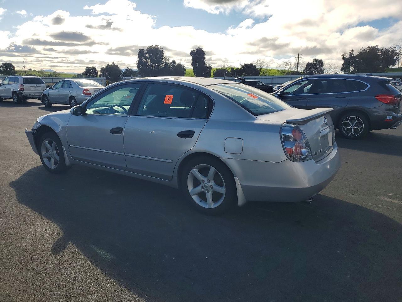 2005 Nissan Altima 3.5 Se - Image 2