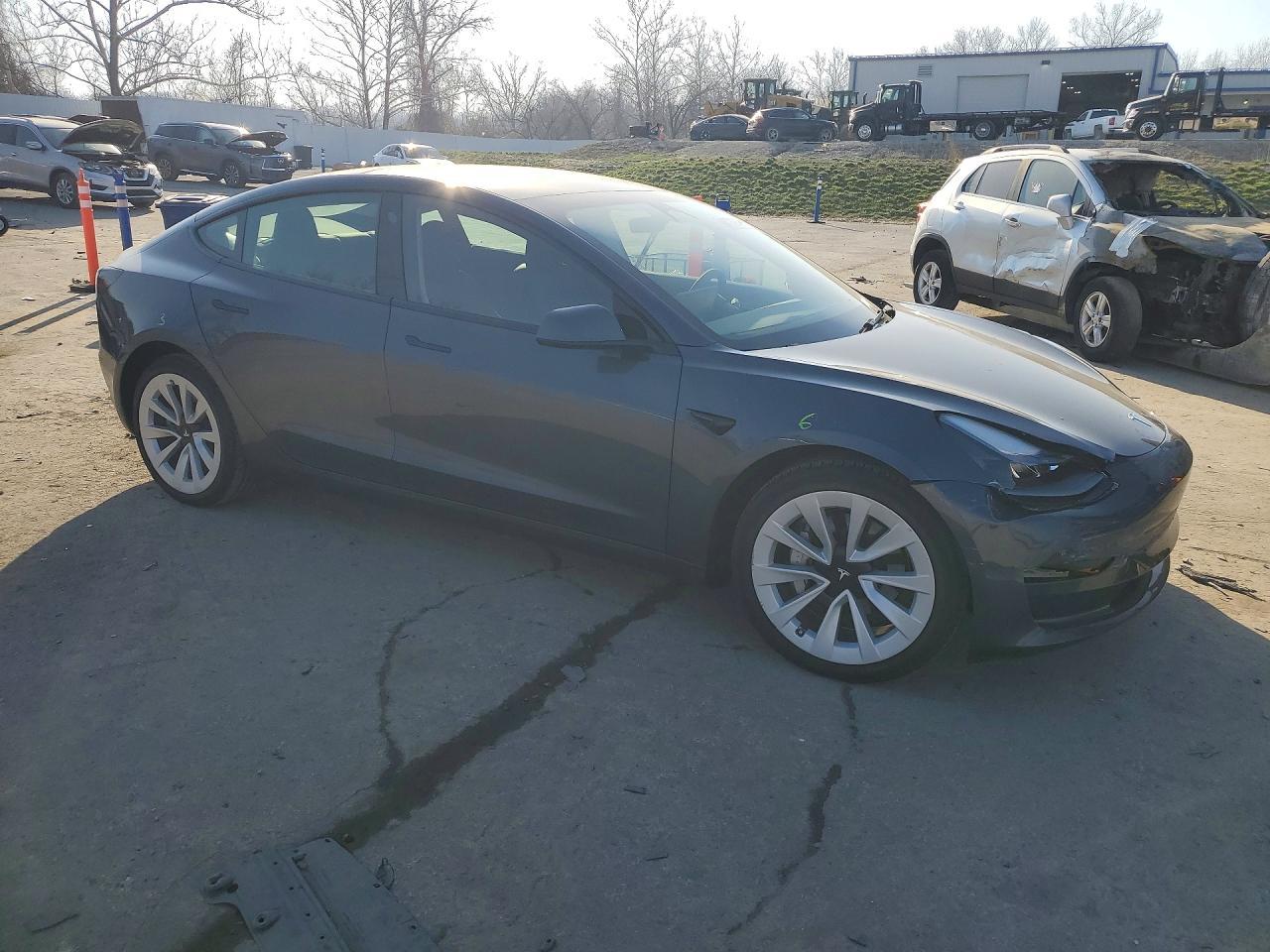 2023 Tesla Model 3 - Фото 4