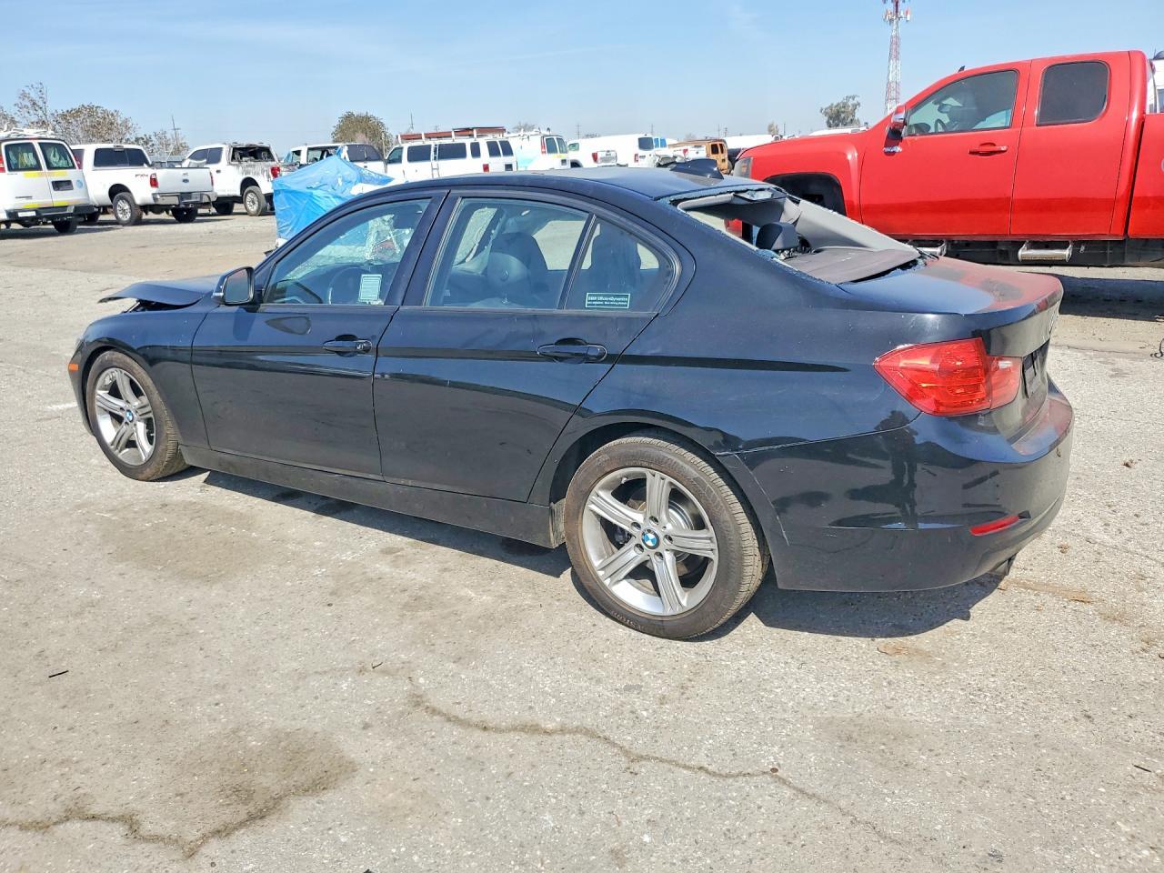 2014 BMW 320 I - Image 2