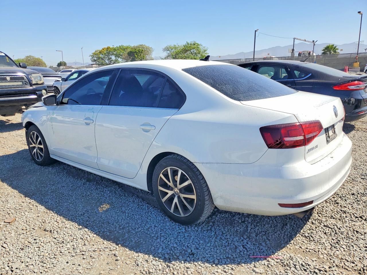 2017 Volkswagen Jetta Se - Фото 2