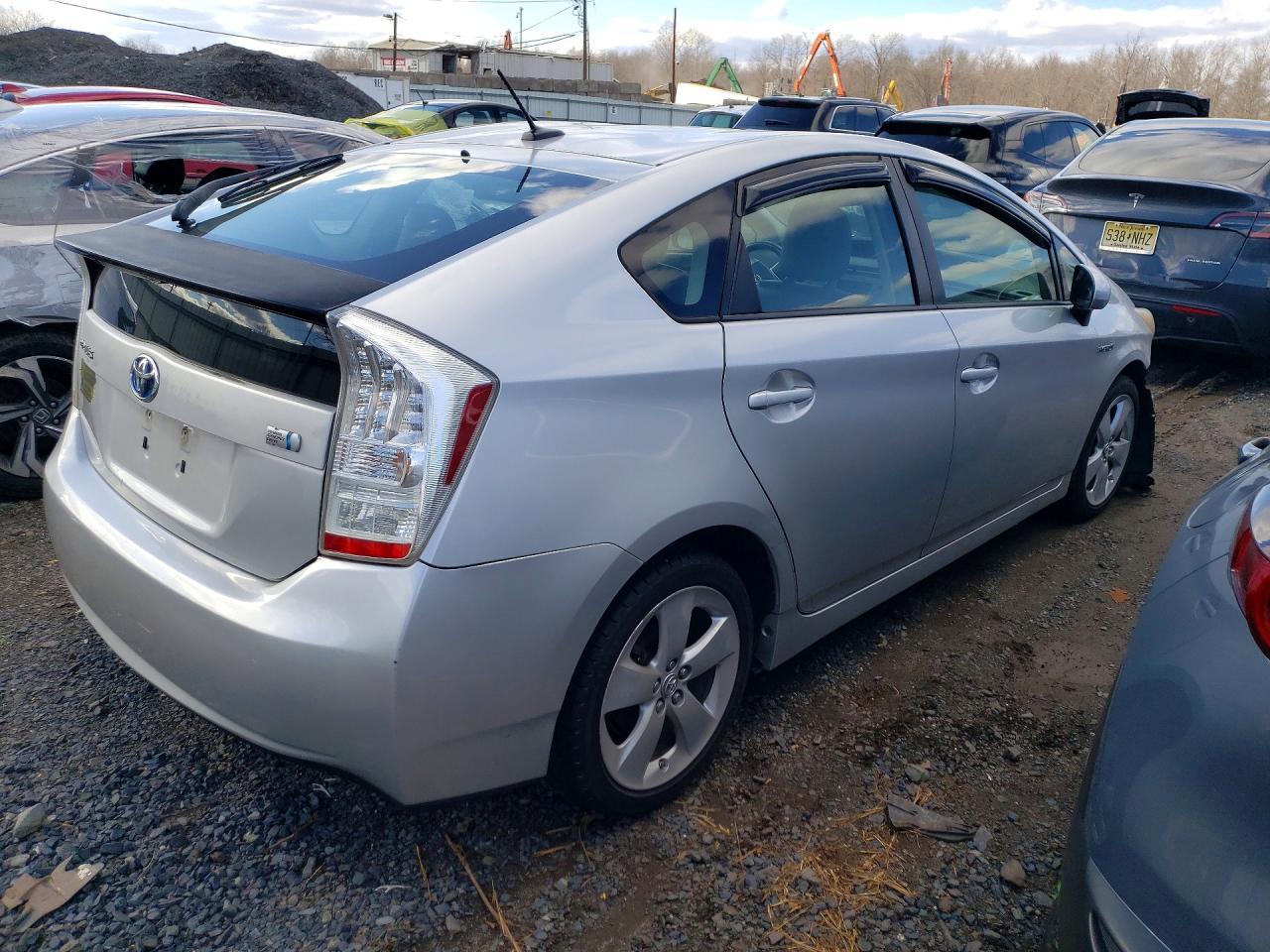2010 Toyota Prius V - Image 3