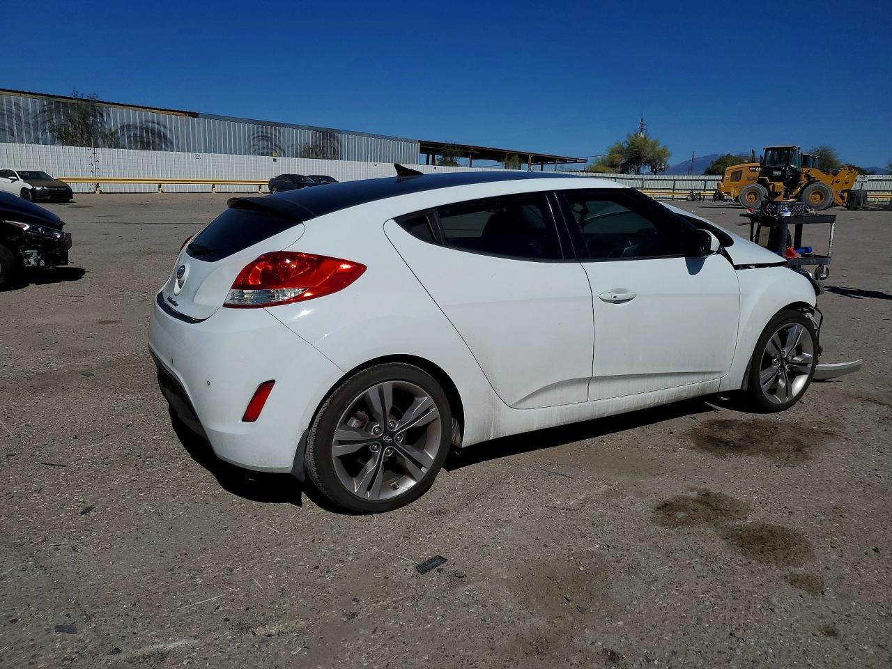 2013 Hyundai Veloster Base - Фото 3