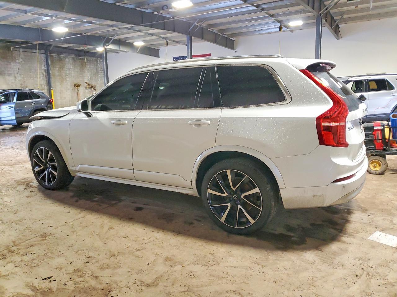 2022 Volvo Xc90 T6 Momentum - Фото 2