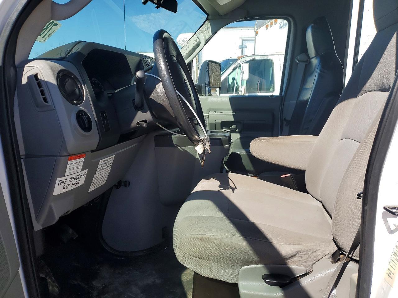 2013 Ford Econoline E350 Super Duty Cutaway Van - Image 5