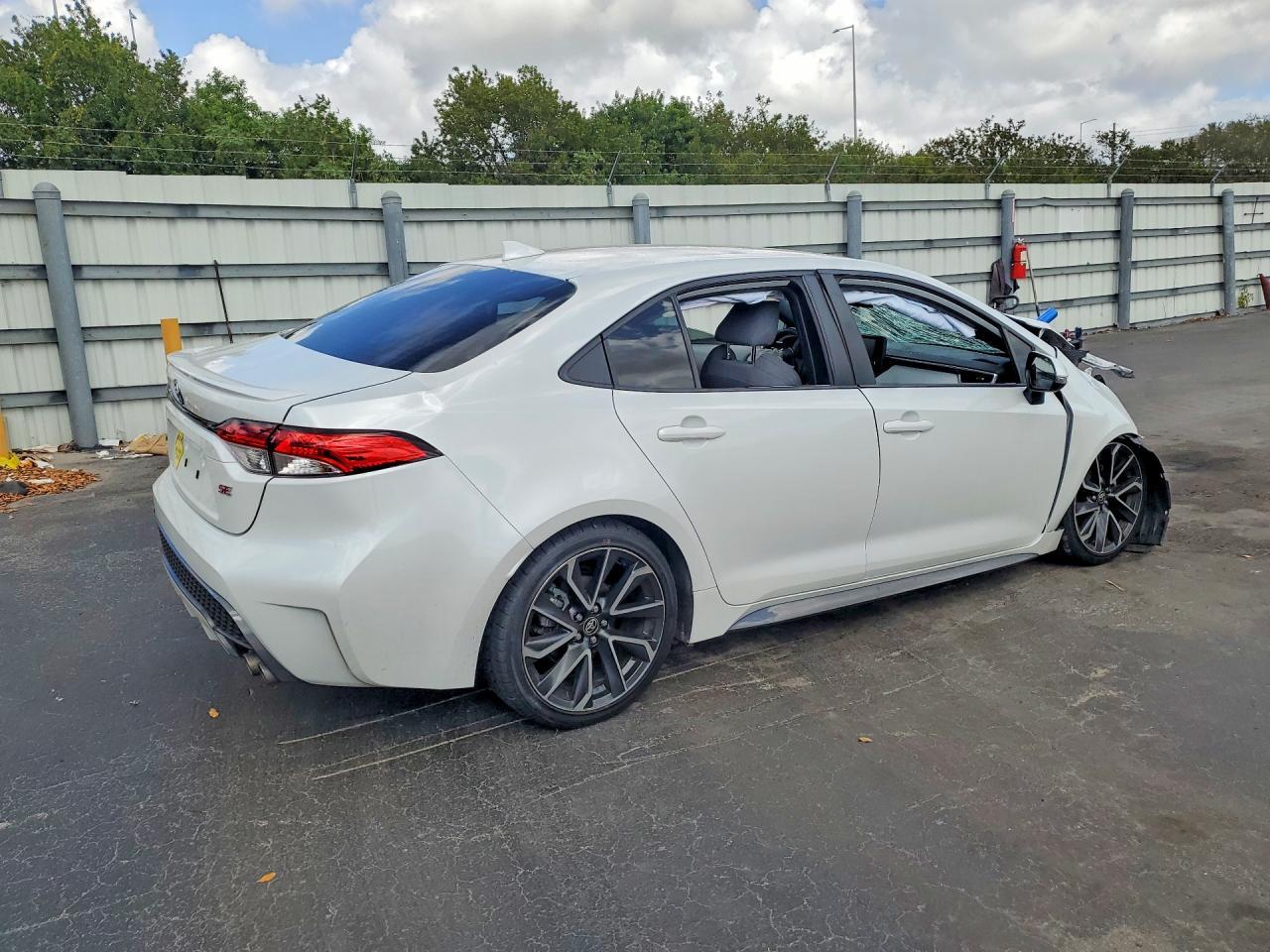 2022 Toyota Corolla Se - Фото 3