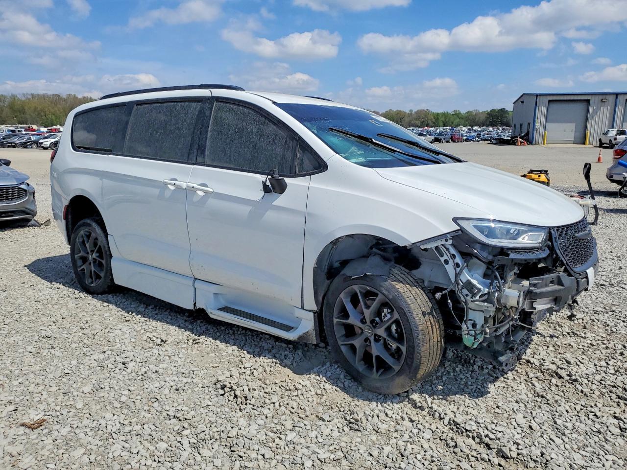 2023 Chrysler Pacifica Touring L - Фото 4