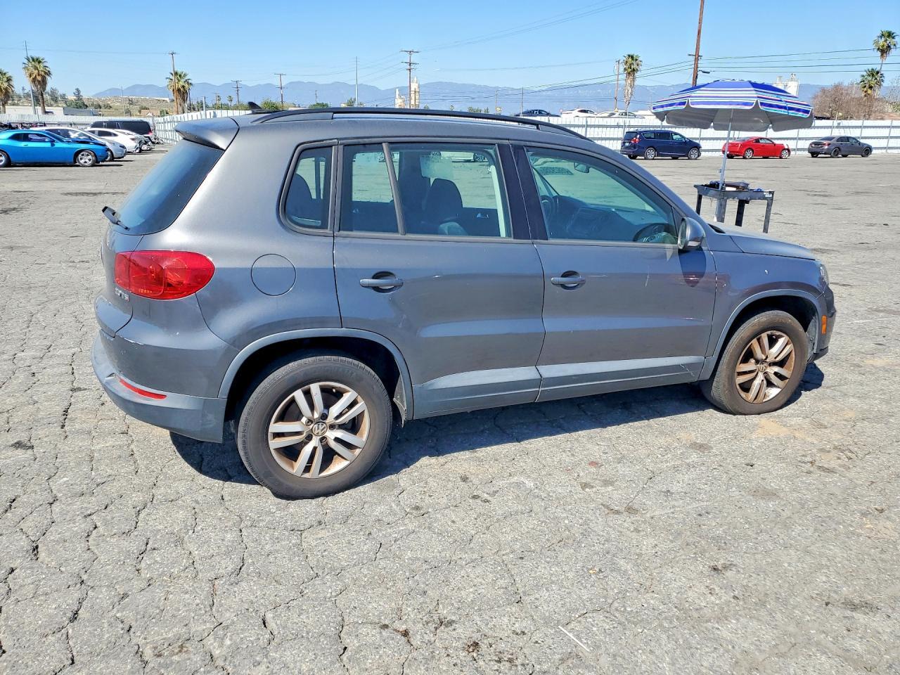 2015 Volkswagen Tiguan S - Фото 3