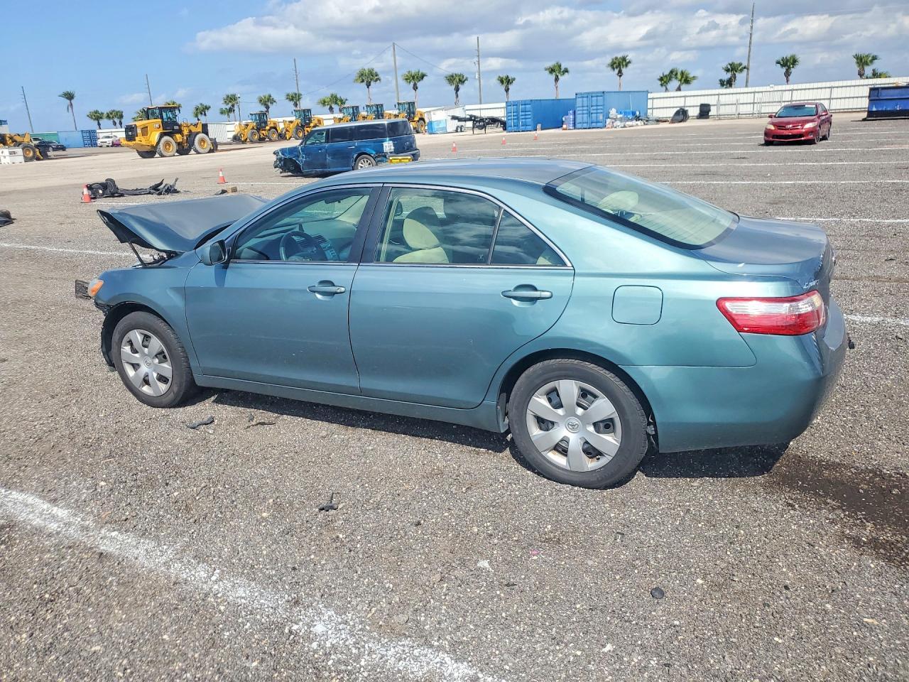 2009 Toyota Camry Le - Фото 2