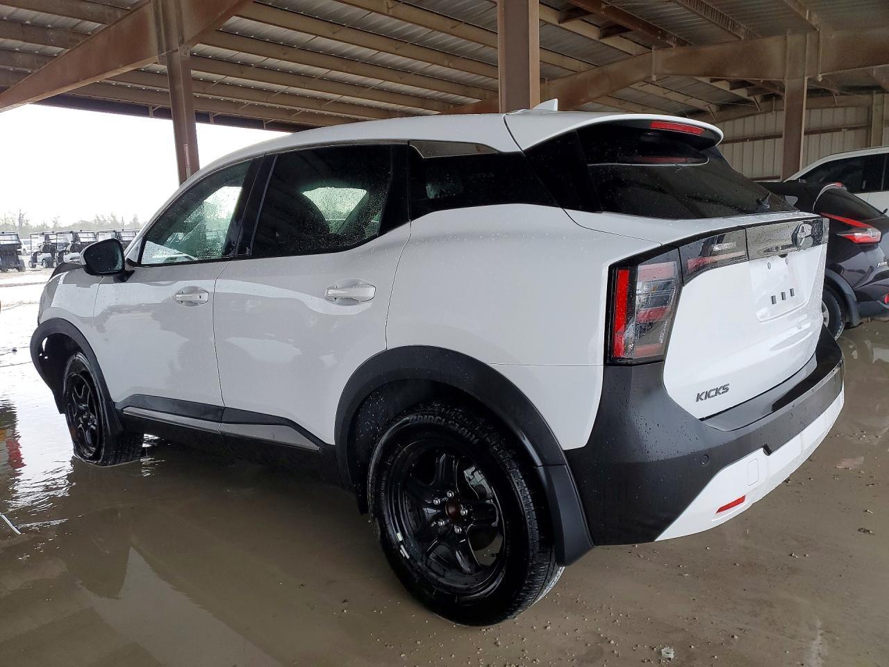 2025 Nissan Kicks Sv - Image 2