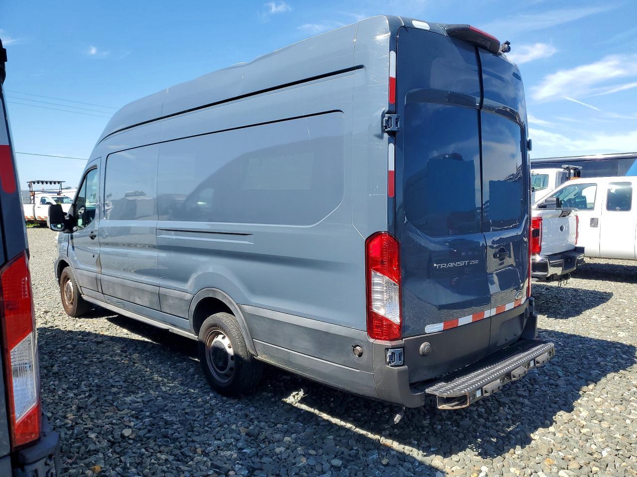 2020 Ford Transit 250 Delivery Van - Фото 2