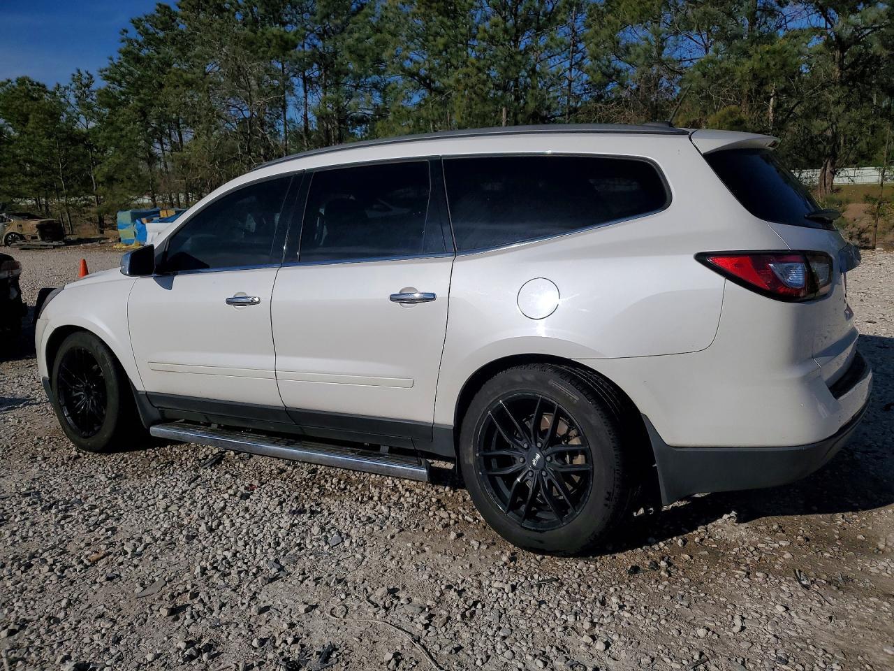 2016 Chevrolet Traverse Lt - Image 2