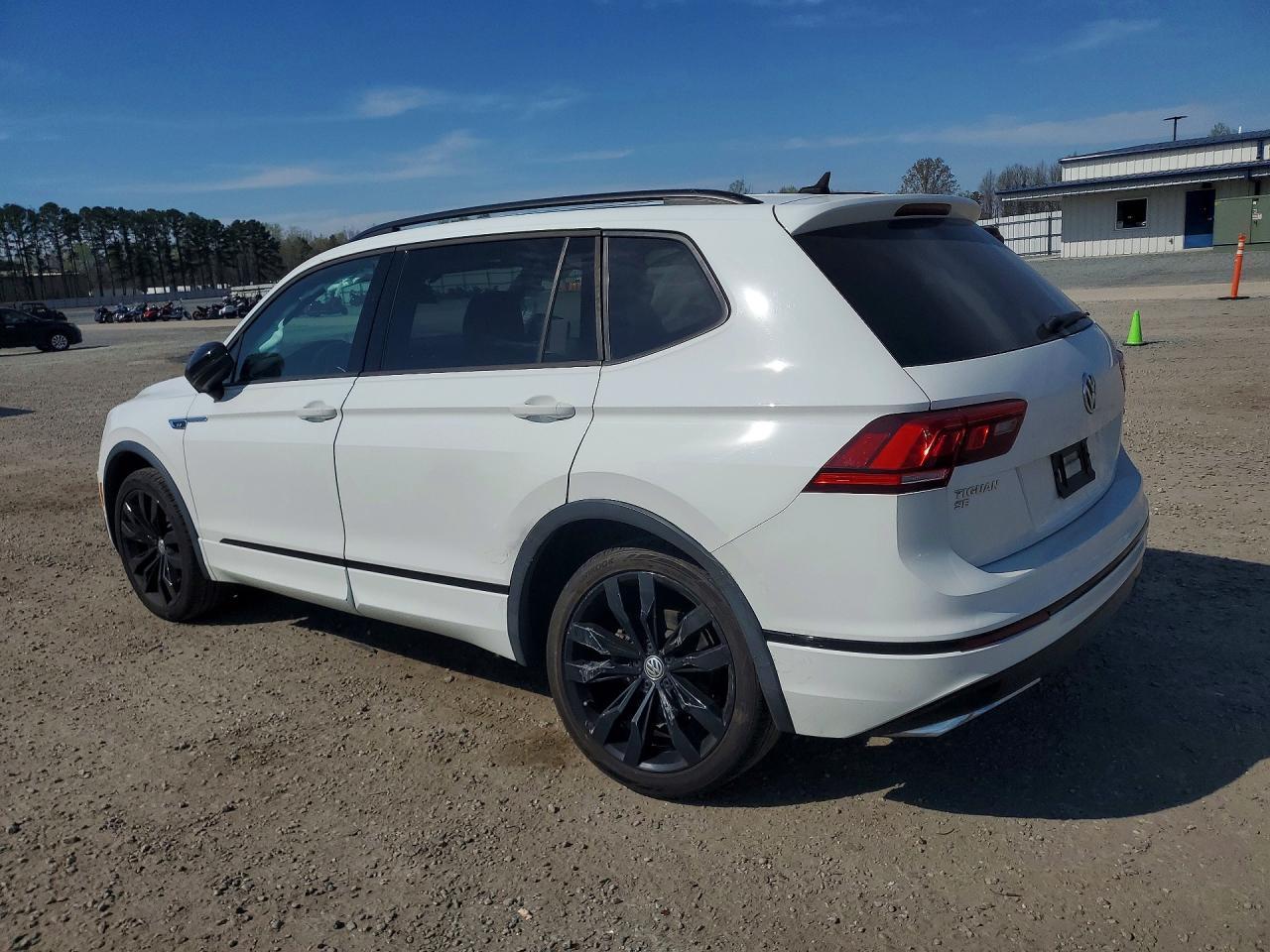 2020 Volkswagen Tiguan Se - Фото 2