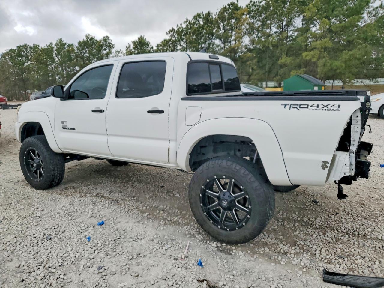 2015 Toyota Tacoma V6 - Фото 2