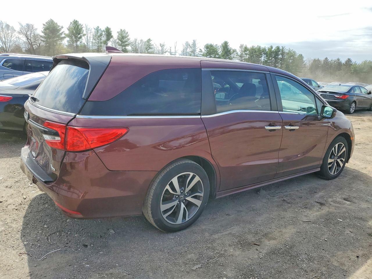 2021 Honda Odyssey Touring - Фото 3