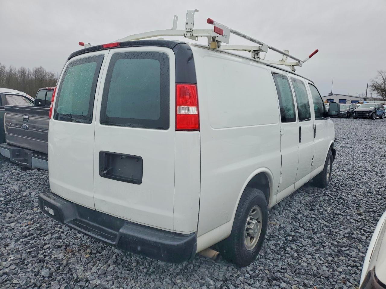 2019 Chevrolet Express G2500 - Фото 3