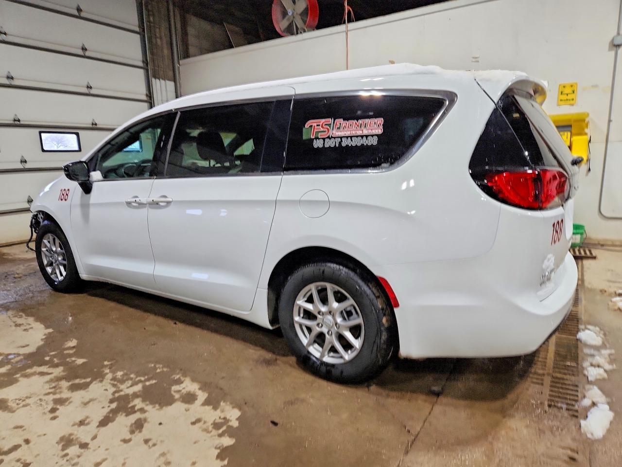 2025 Chrysler Voyager Lx - Фото 2