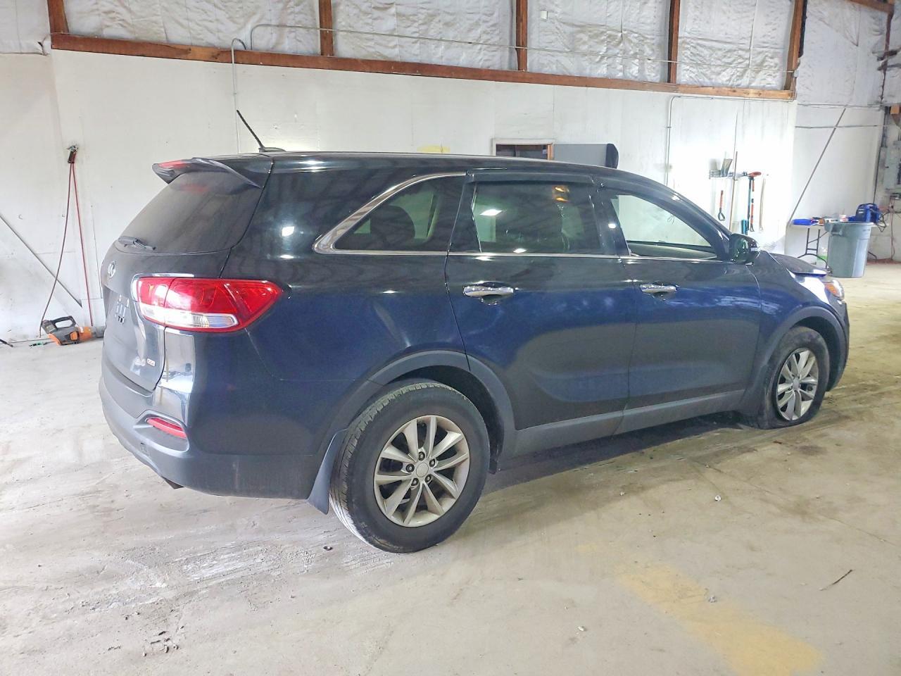 2017 Kia Sorento L - Image 3