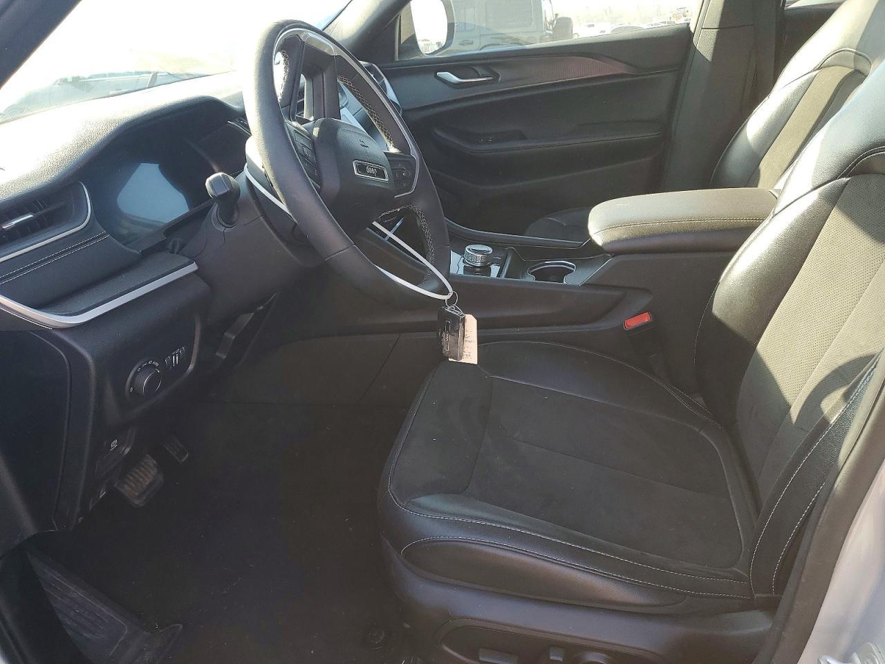 2024 Jeep Grand Cherokee L Laredo - Image 7