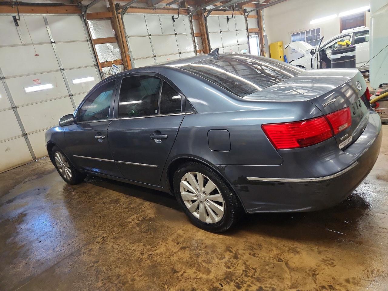 2010 Hyundai Sonata Limited - Image 2