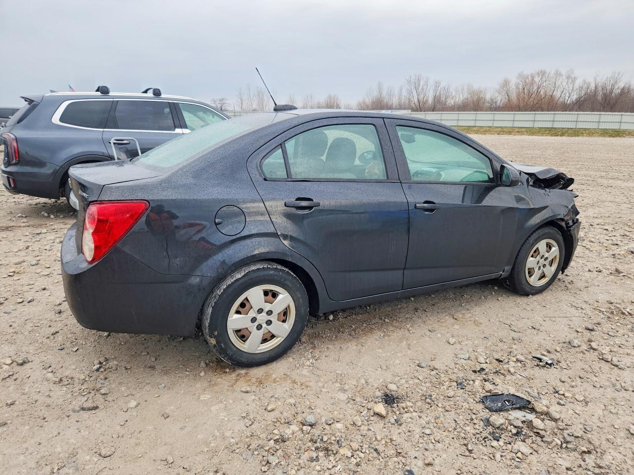 2015 Chevrolet Sonic Ls - Image 3