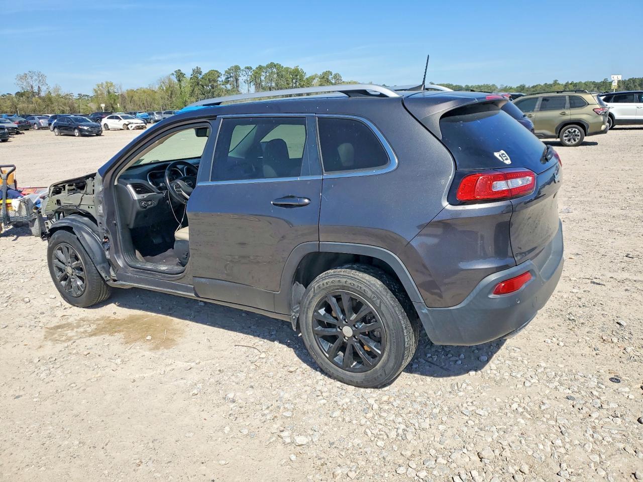 2017 Jeep Cherokee Latitude - Image 2