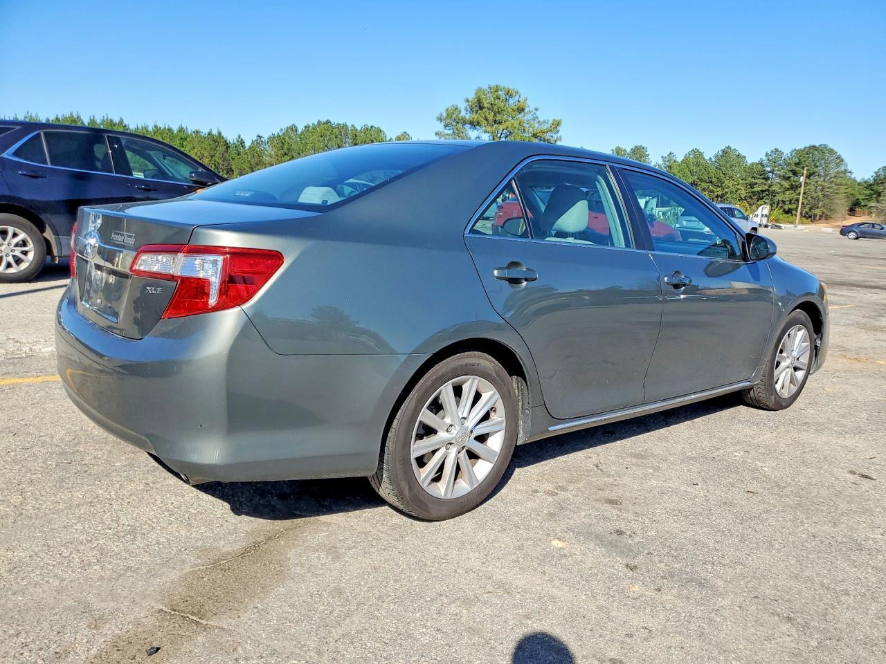 2013 Toyota Camry Xle - Image 3