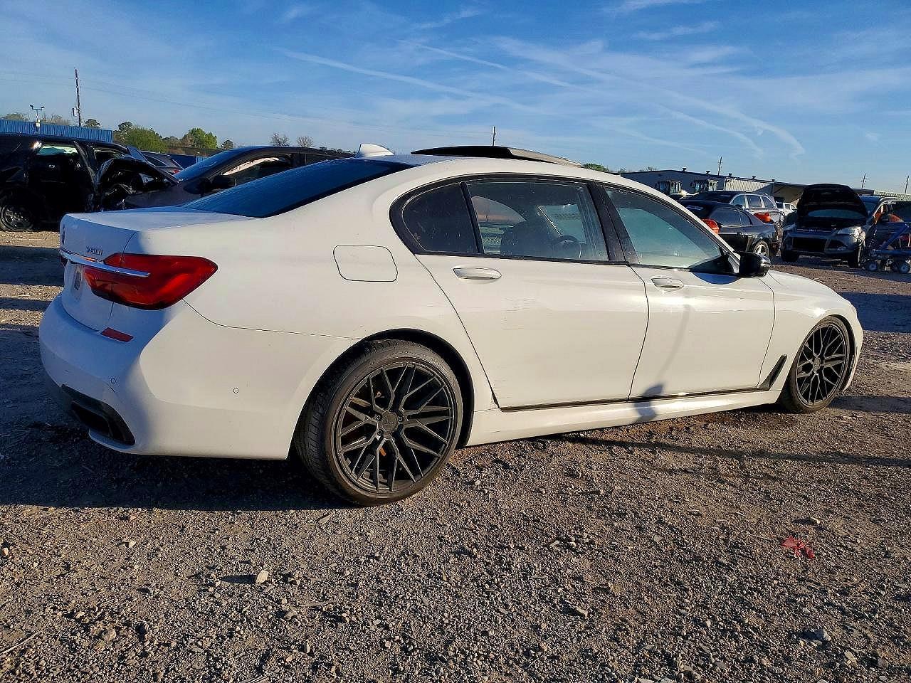 2019 BMW 750 Xi - Фото 3