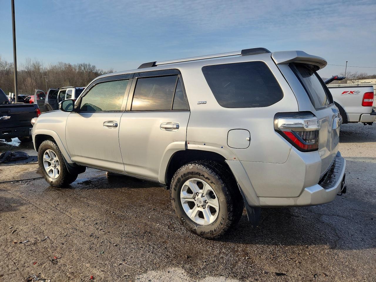 2019 Toyota 4Runner Sr5 - Фото 2