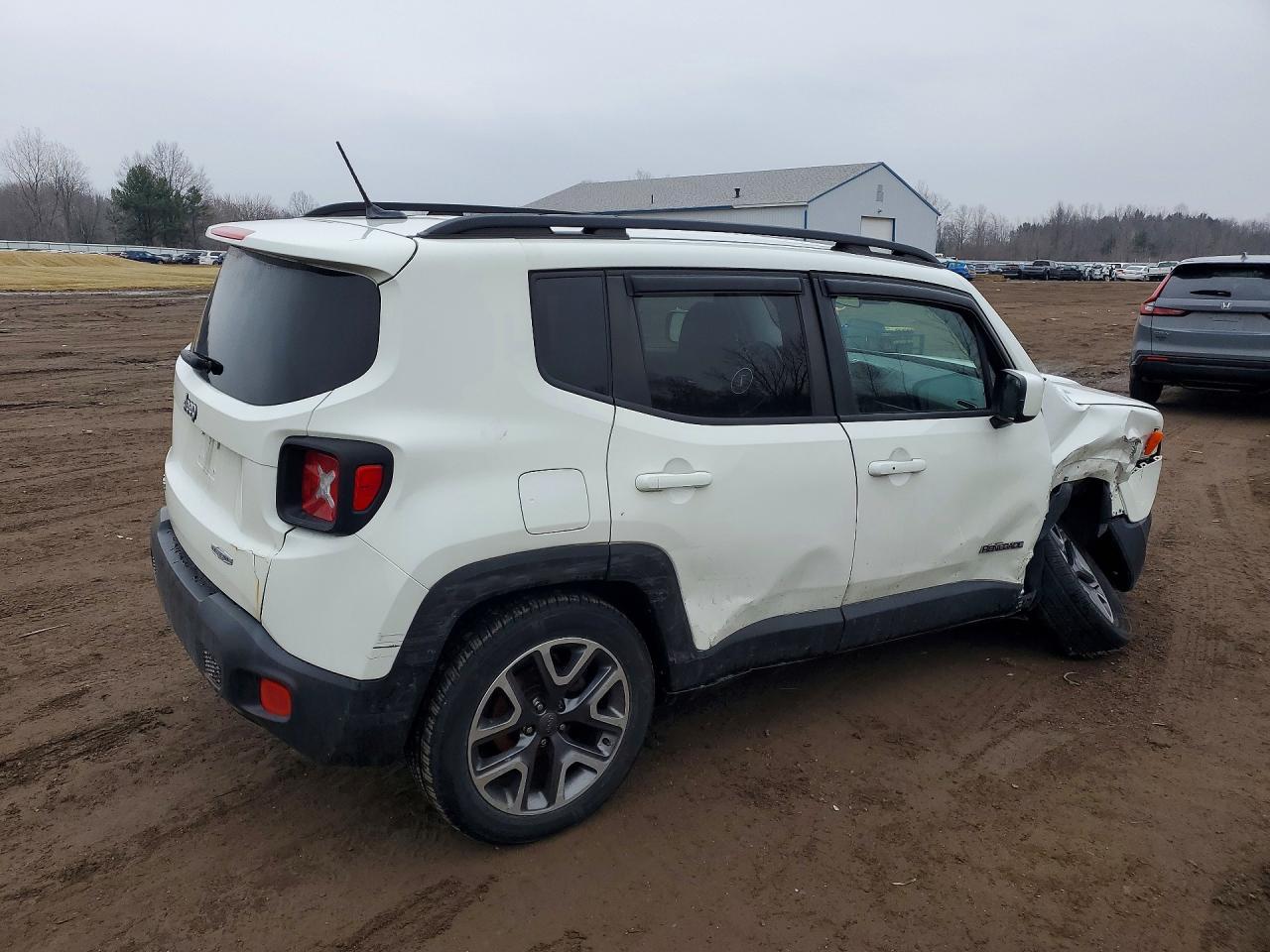2017 Jeep Renegade Latitude - Image 3