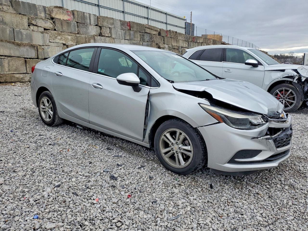 2018 Chevrolet Cruze Lt - Image 4