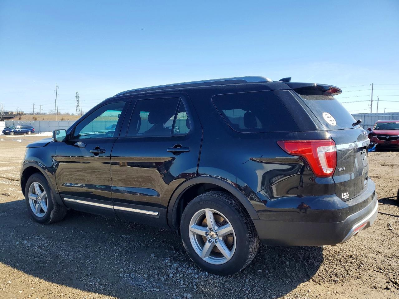 2016 Ford Explorer Xlt - Фото 2