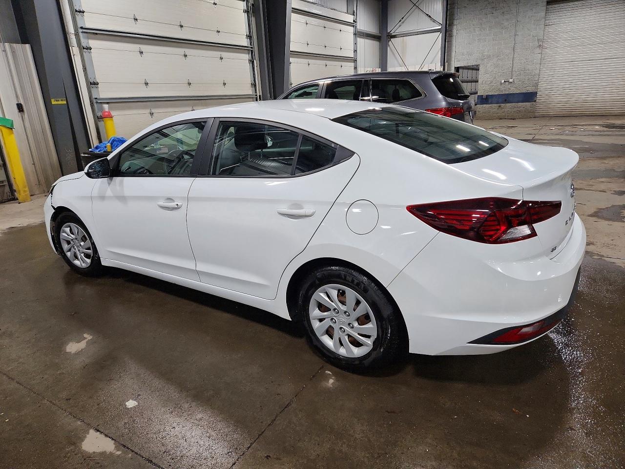 2020 Hyundai Elantra Se - Image 2