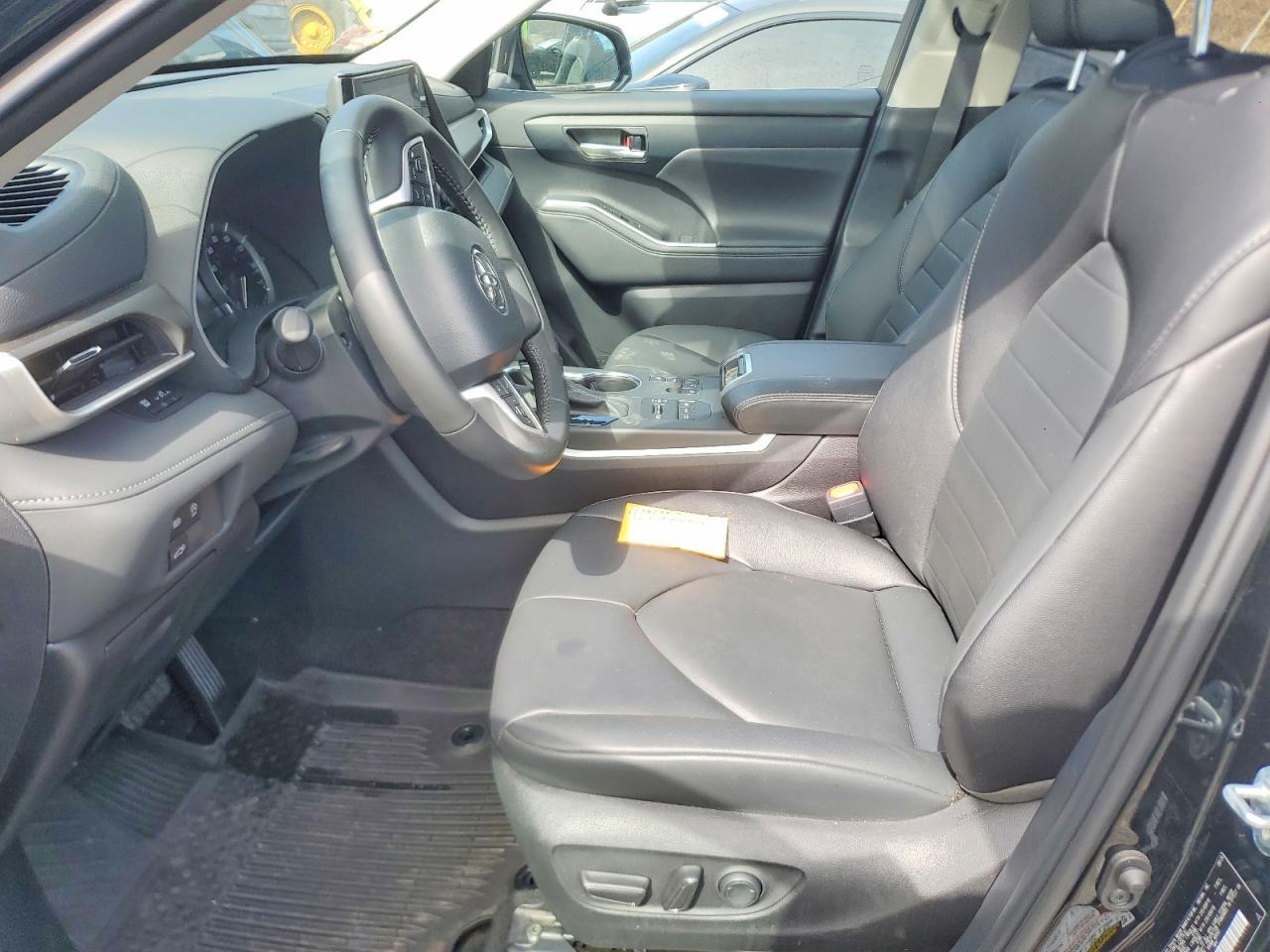 2024 Toyota Highlander Xle - Image 7