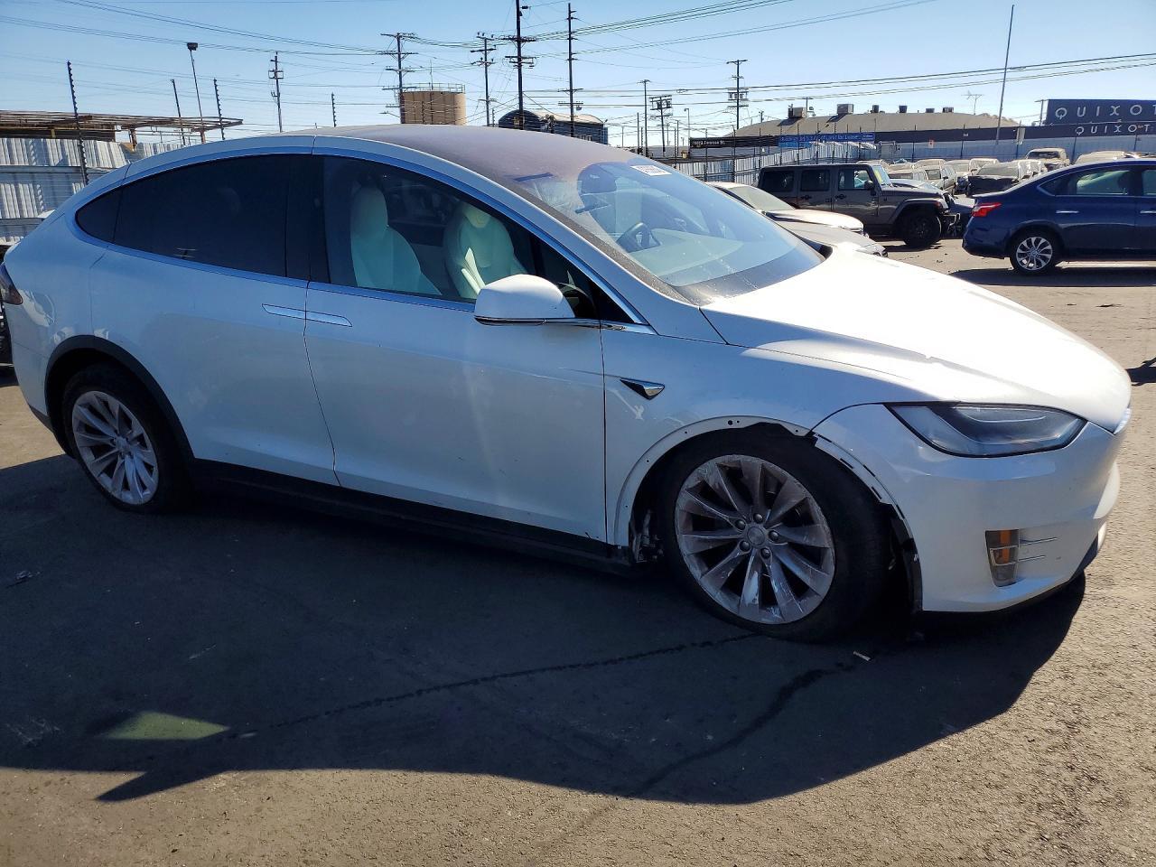 2020 Tesla Model X - Фото 4