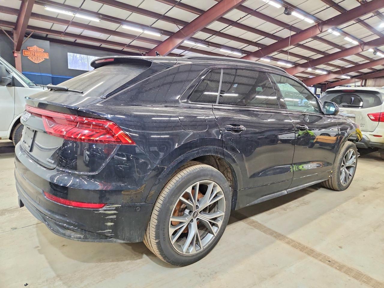 2021 Audi Q8 Premium - Фото 3