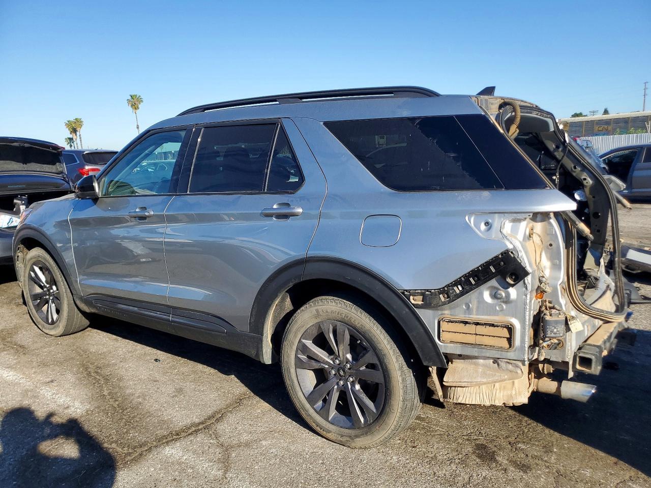 2023 Ford Explorer Xlt - Фото 2