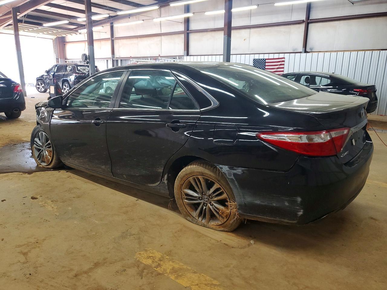 2015 Toyota Camry Se - Image 2
