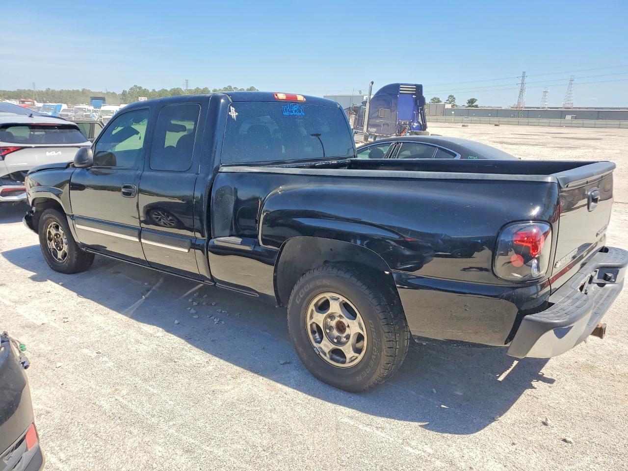 2003 Chevrolet Silverado C1500 - Фото 2