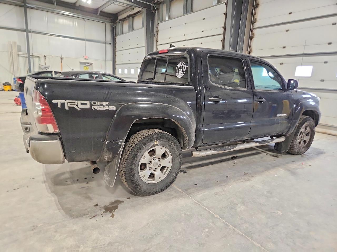 2015 Toyota Tacoma V6 - Фото 3