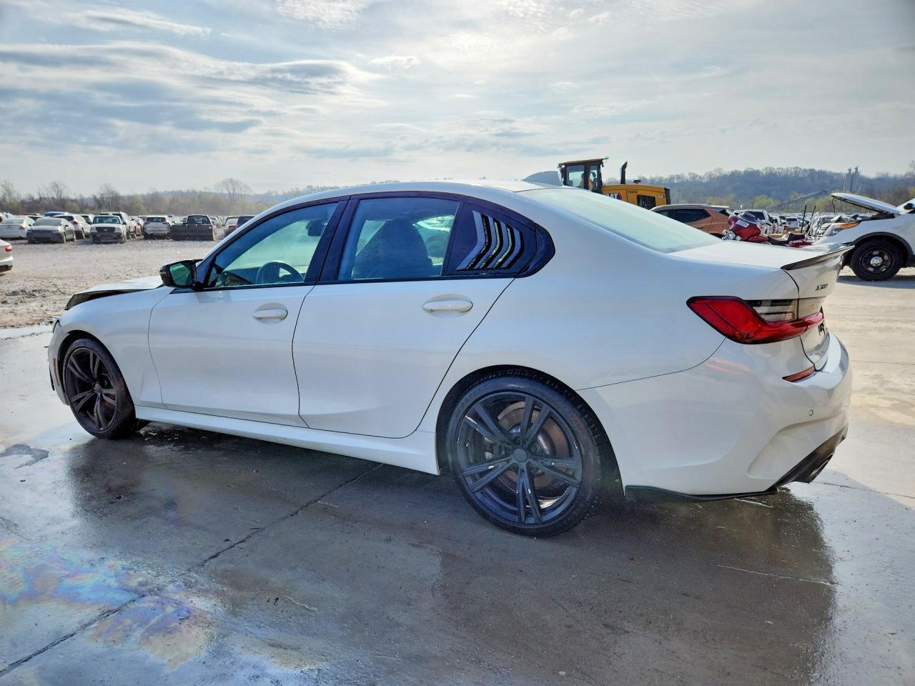 2020 BMW 330Xi - Фото 2