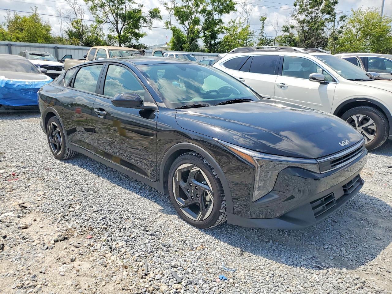 2025 Kia K4 Lxs - Image 4