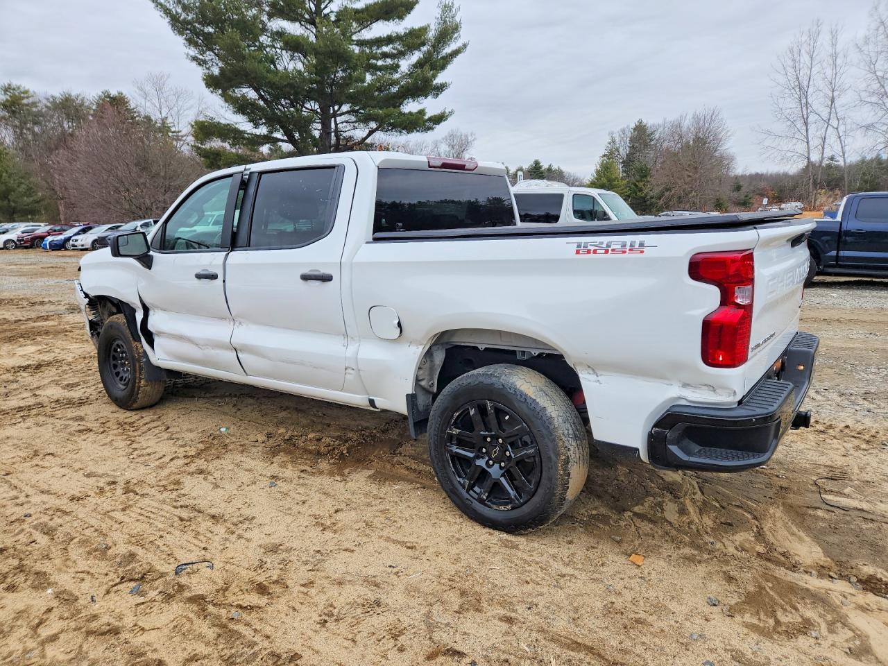 2024 Chevrolet Silverado K1500 Trail Boss Custom - Image 2