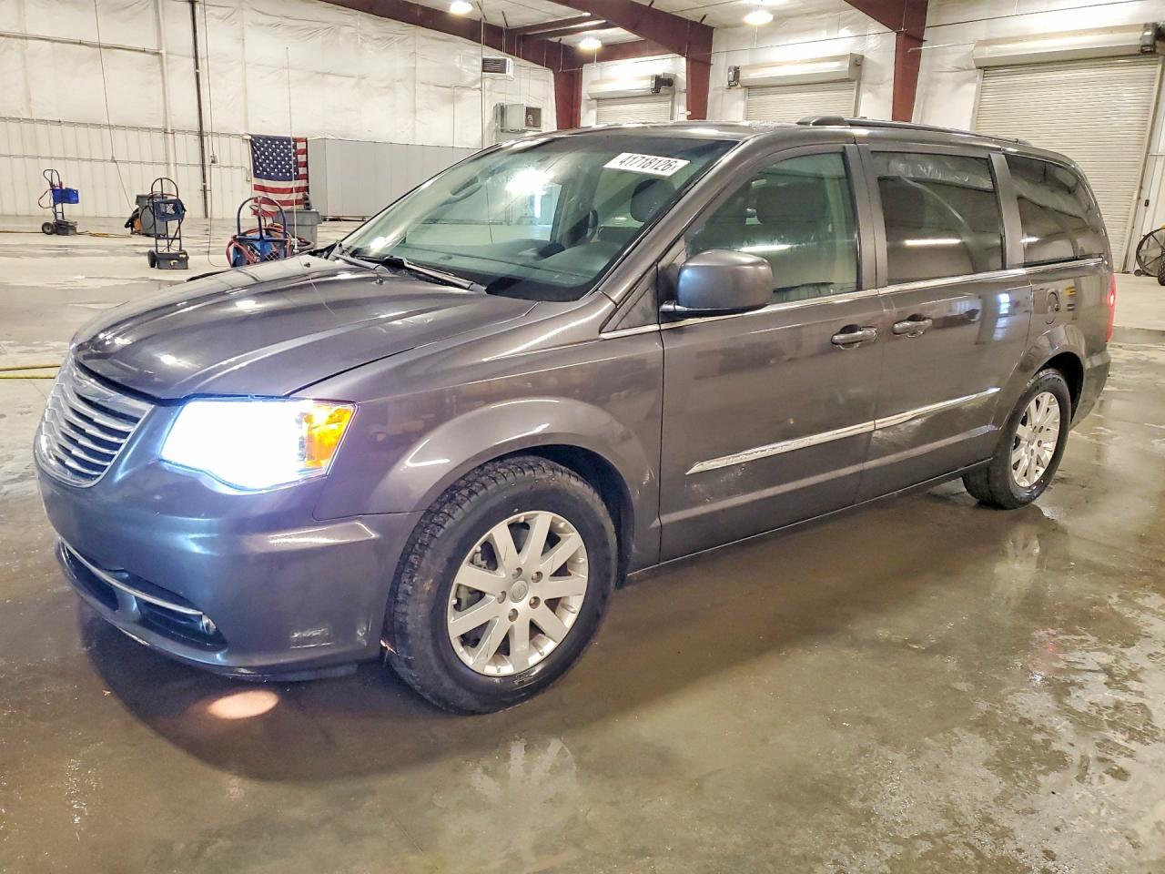 2016 Chrysler Town & Country Touring