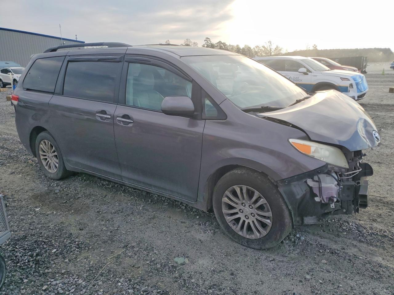2012 Toyota Sienna Xle 8-Passenger - Фото 4