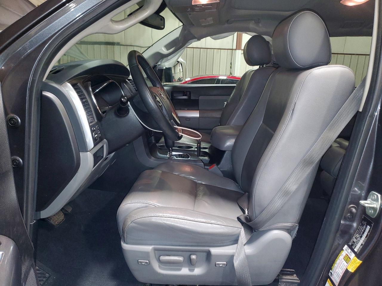 2020 Toyota Sequoia Sr5 - Фото 7