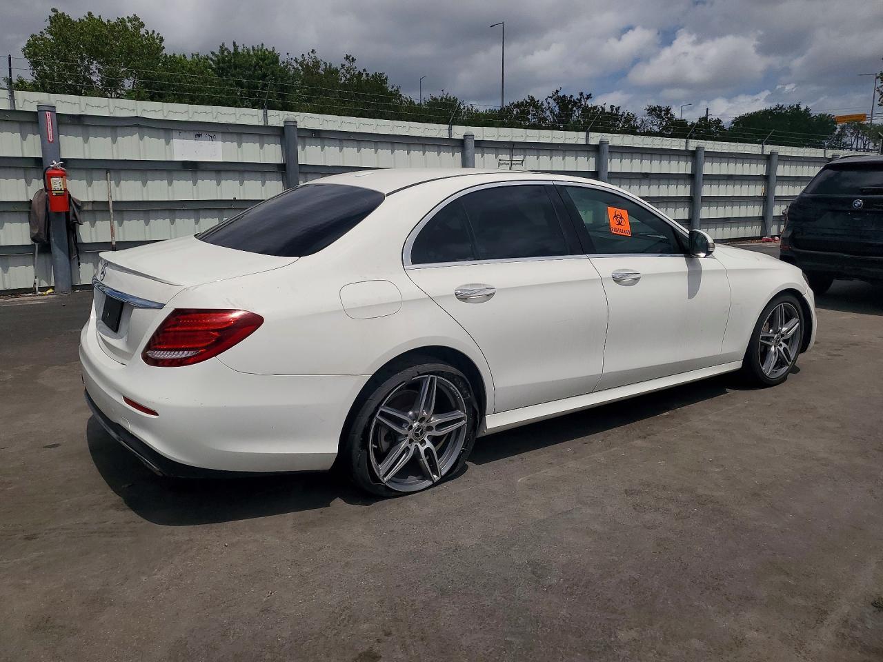 2019 Mercedes-Benz E 300 - Фото 3