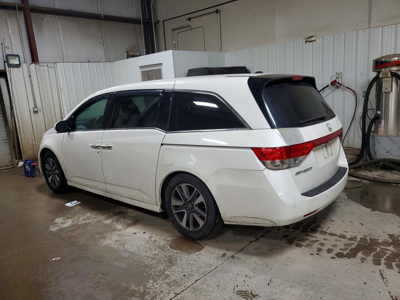 2014 Honda Odyssey Touring/Touring Elite - Image 2