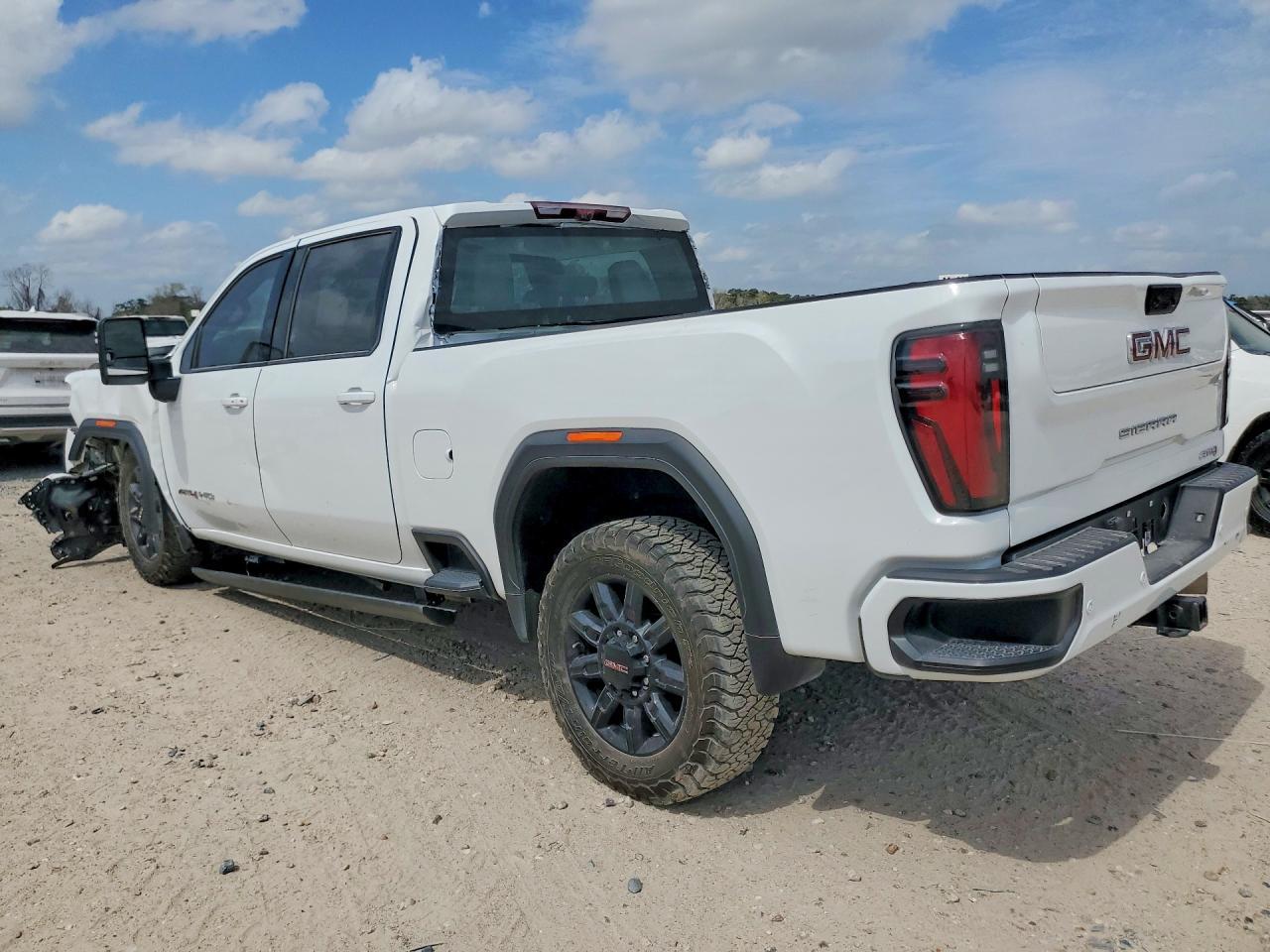 2024 GMC Sierra K2500 At4 - Фото 2